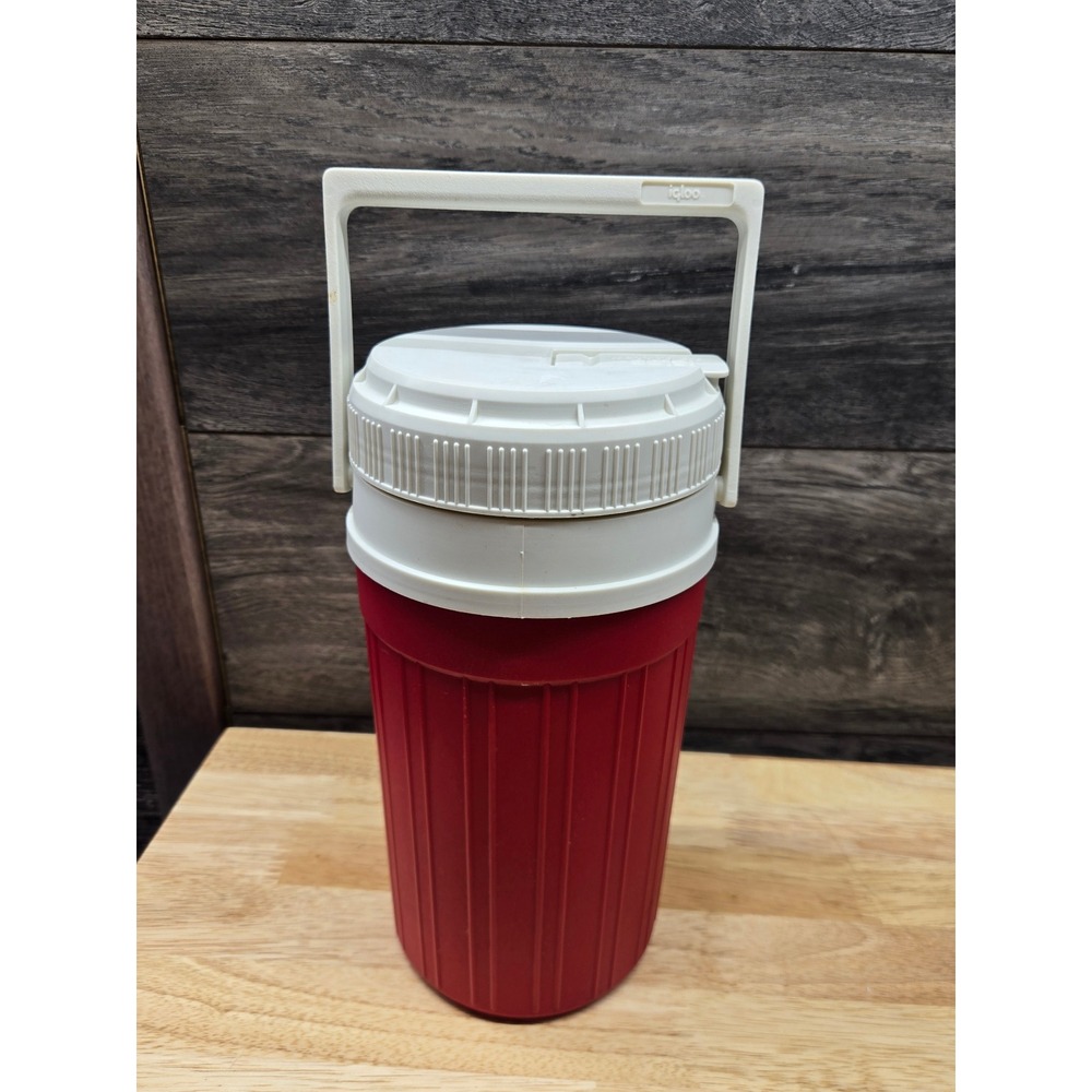 Igloo 1/2 Gallon Water Jug Red White Insulated Cooler Beverage Dispenser vintage